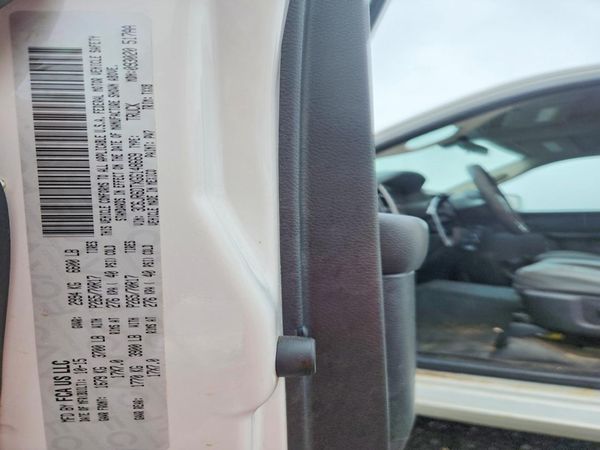 2016 RAM 1500 ST — VINS