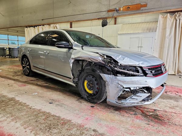 2018 VOLKSWAGEN PASSAT GT — Passenger 3/4