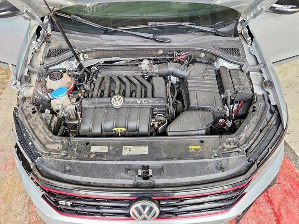 2018 VOLKSWAGEN PASSAT GT — Engine bay