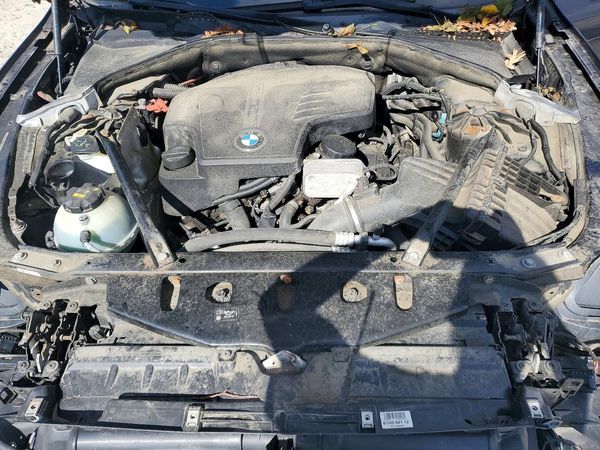 2016 BMW 528 xDrive — Engine bay