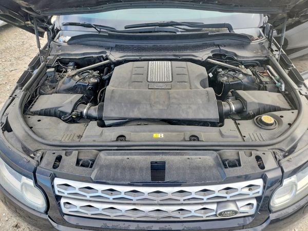 2015 LAND ROVER RANGEROVER SE — Engine bay