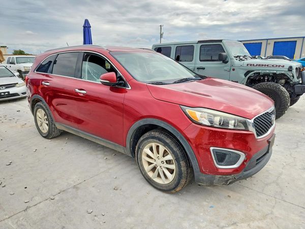 2017 KIA SORENTO L, LX — Passenger 3/4