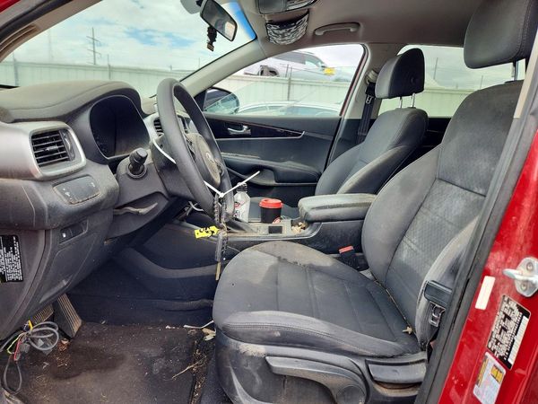 2017 KIA SORENTO L, LX — DENT