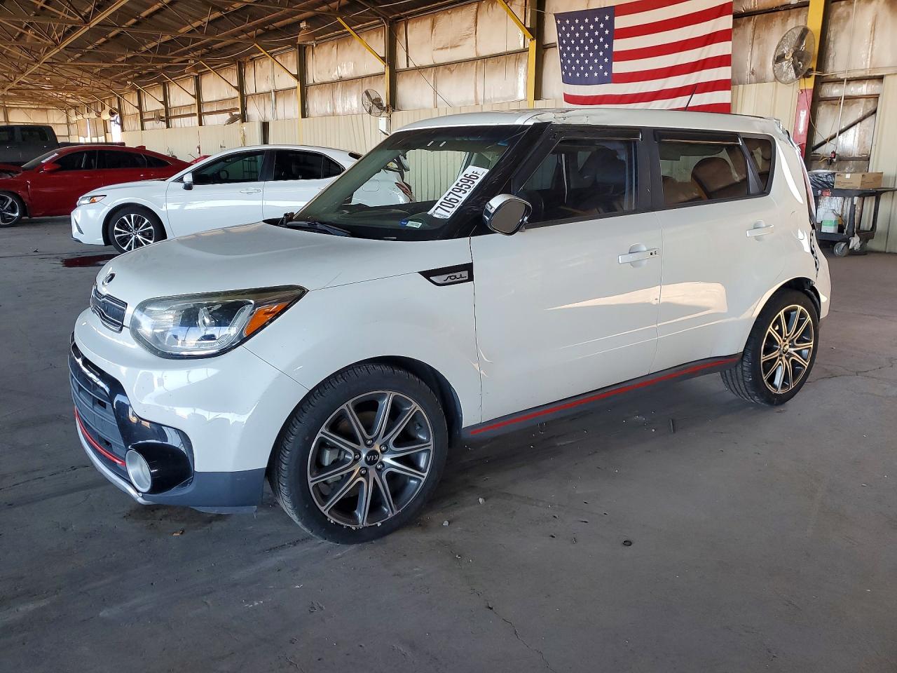 2018 KIA SOUL Exclaim — Front 3/4