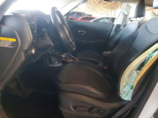 2018 KIA SOUL Exclaim — DENT