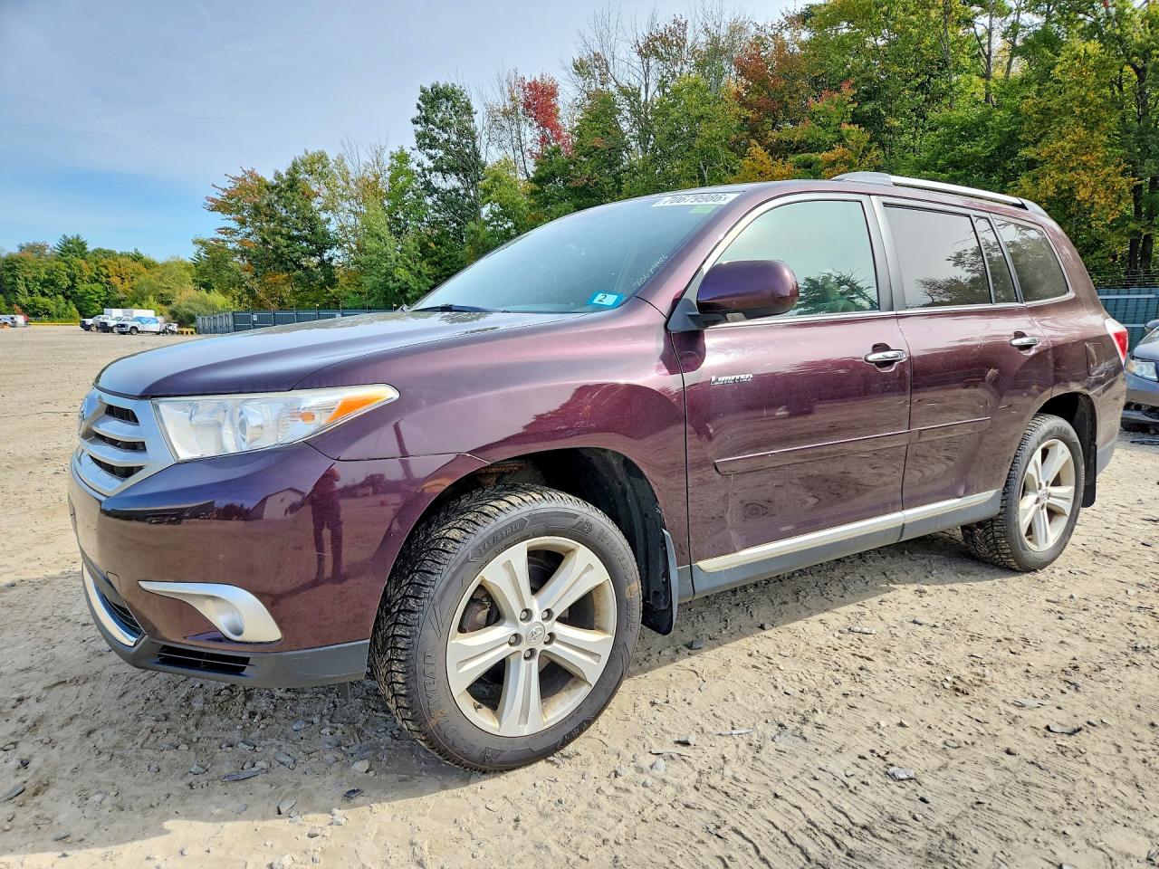 2013 TOYOTA HIGHLANDER Base/Hybrid — Front 3/4
