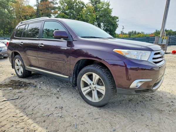 2013 TOYOTA HIGHLANDER Base/Hybrid — Passenger 3/4