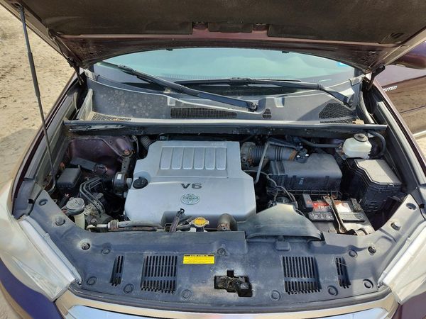 2013 TOYOTA HIGHLANDER Base/Hybrid — Engine bay