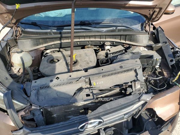 2016 HYUNDAI TUCSON — Engine bay