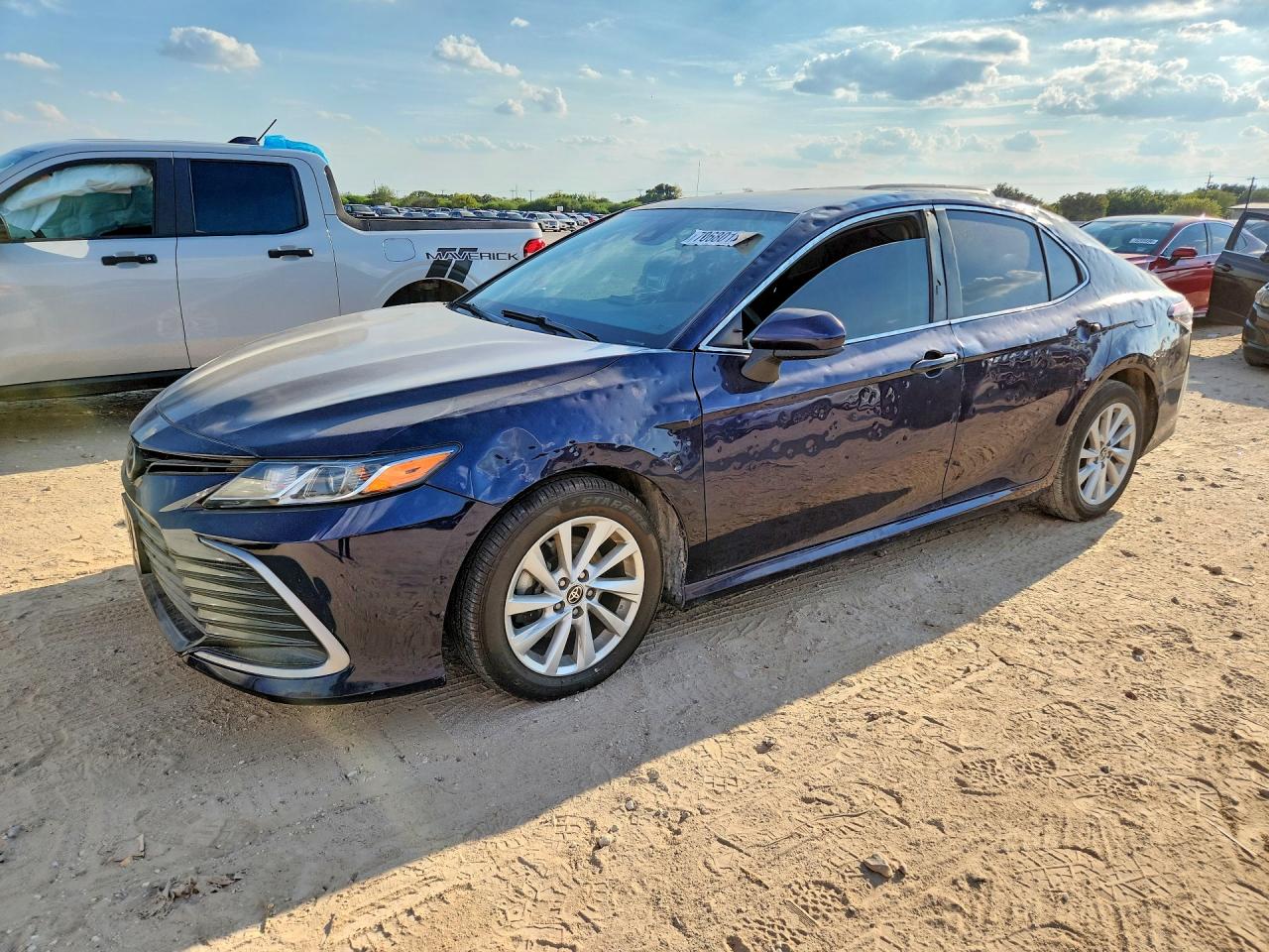 2022 TOYOTA CAMRY LE — Front 3/4