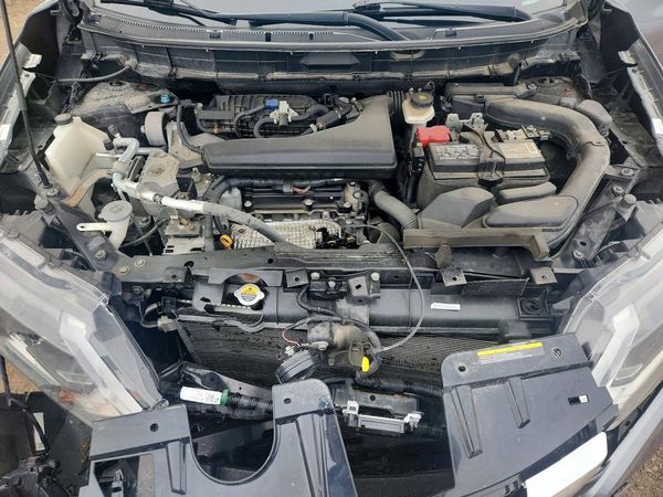 2020 NISSAN ROGUE — Engine bay