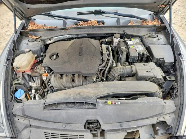 2021 HYUNDAI SONATA SE — Engine bay