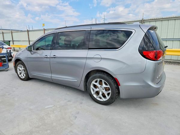 2017 CHRYSLER PACIFICA Touring L — DSRA