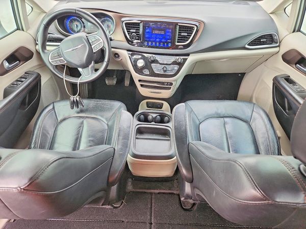 2017 CHRYSLER PACIFICA Touring L — CKPT