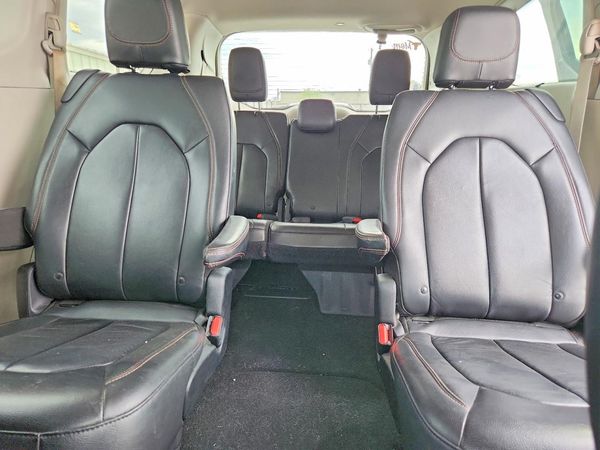 2017 CHRYSLER PACIFICA Touring L — SUVN