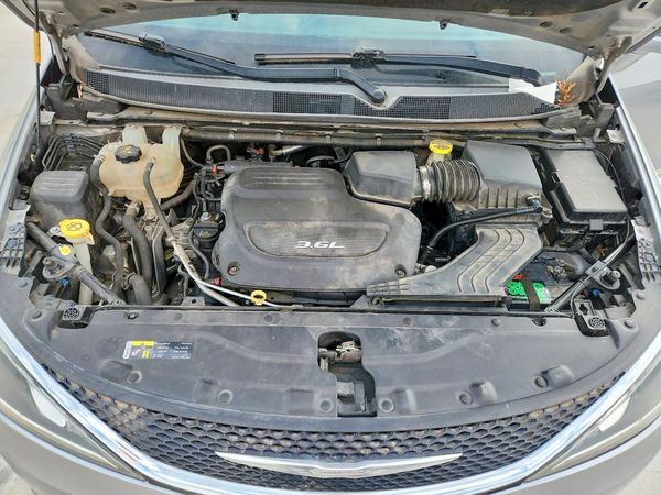 2017 CHRYSLER PACIFICA Touring L — Engine bay