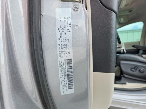 2017 CHRYSLER PACIFICA Touring L — VINS