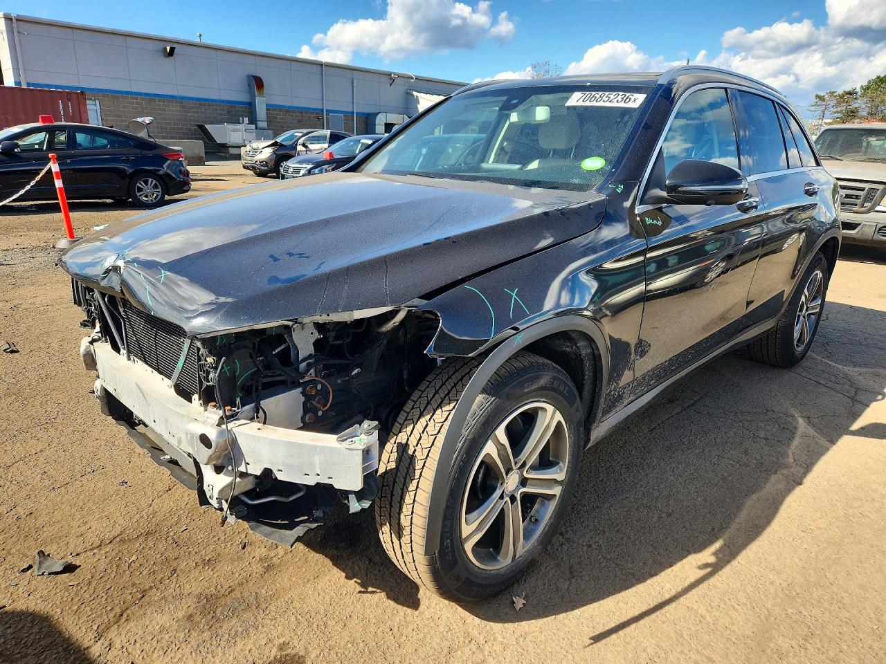 2017 MERCEDES-BENZ GLC GLC300 Base-4M — Front 3/4