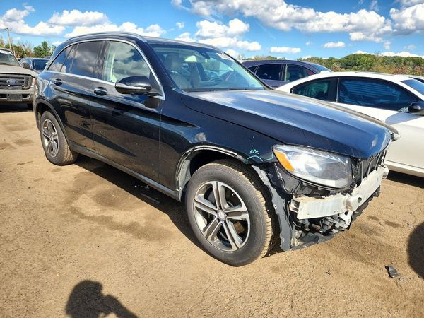 2017 MERCEDES-BENZ GLC GLC300 Base-4M — Passenger 3/4