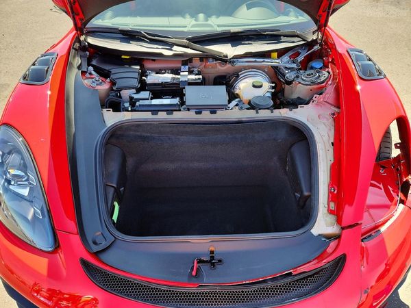 2025 PORSCHE CAYMAN — Engine bay