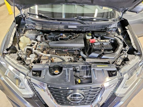 2020 NISSAN ROGUE — Engine bay