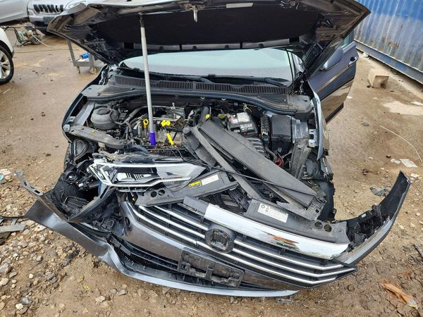 2019 VOLKSWAGEN JETTA S, SE, R-Line — Engine bay