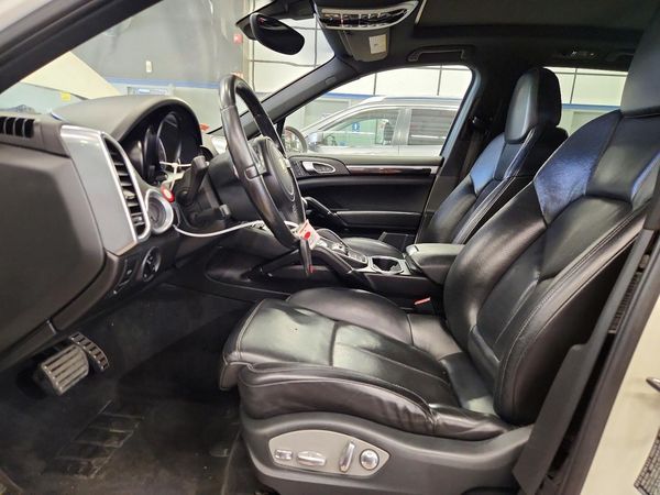 2012 PORSCHE CAYENNE S — DENT