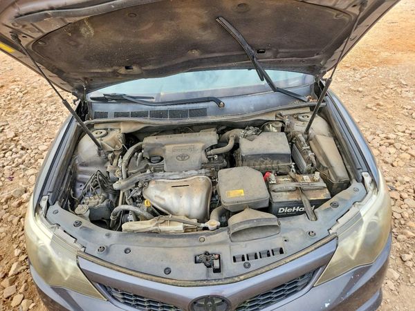 2012 TOYOTA CAMRY — Engine bay