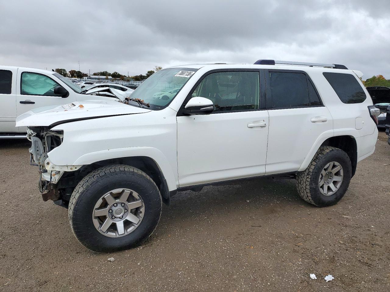 2015 TOYOTA 4RUNNER Base Grade — Front 3/4