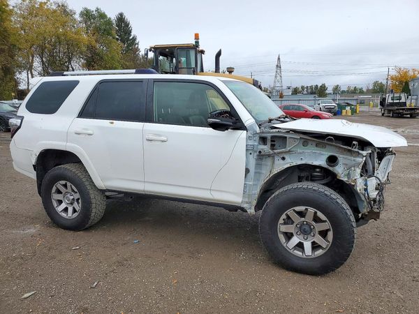 2015 TOYOTA 4RUNNER Base Grade — Passenger 3/4