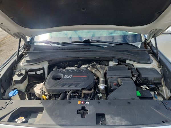 2019 HYUNDAI SANTA FE Limited, Ultimate — Engine bay