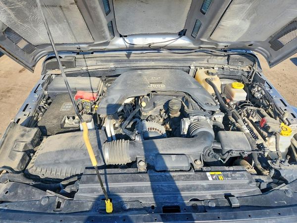2019 JEEP WRANGLER UNLIMITED Unlimited Sahara — Engine bay