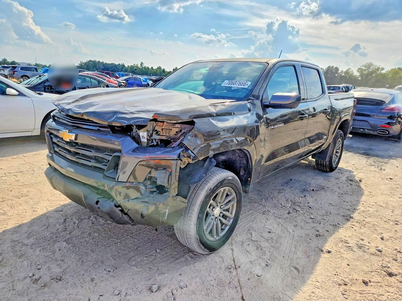 2024 CHEVROLET COLORADO LT — Front 3/4