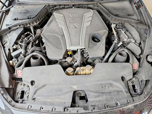 2017 INFINITI Q60 — Engine bay