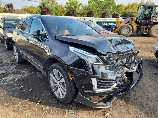 2024 CADILLAC XT5 Premium Luxury — Passenger 3/4