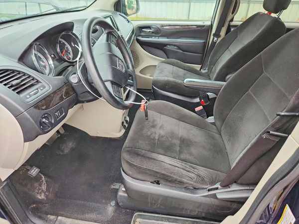 2013 DODGE GRAND CARAVAN SE — DENT