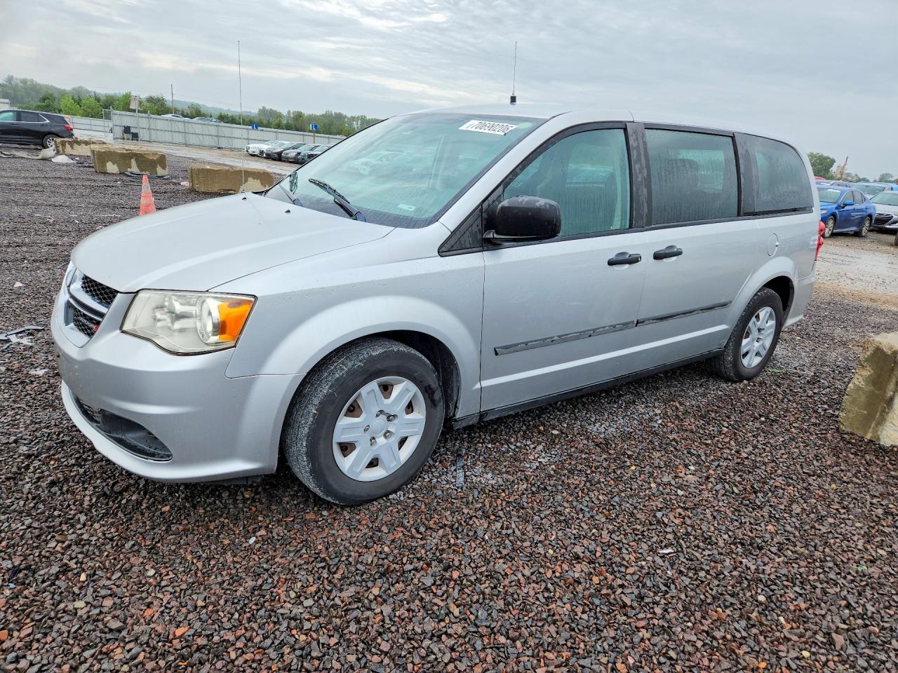 2012 DODGE GRAND CARAVAN SE — Front 3/4