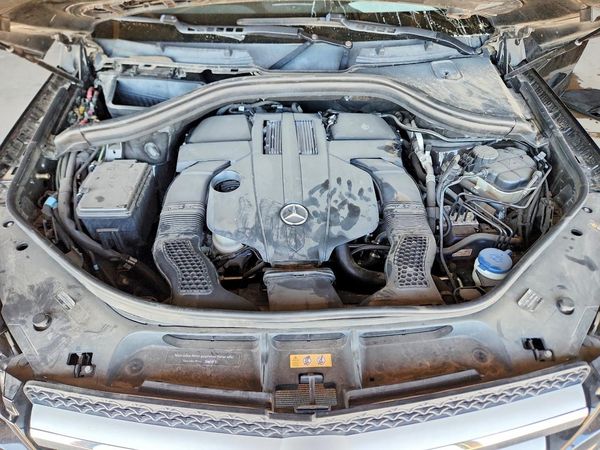 2015 MERCEDES-BENZ GL-CLASS GL450 — Engine bay