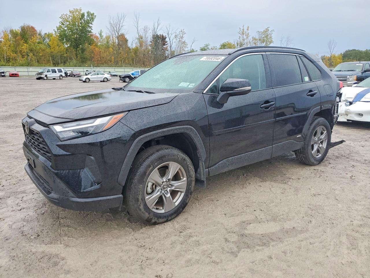 2025 TOYOTA RAV4 XLE — Front 3/4