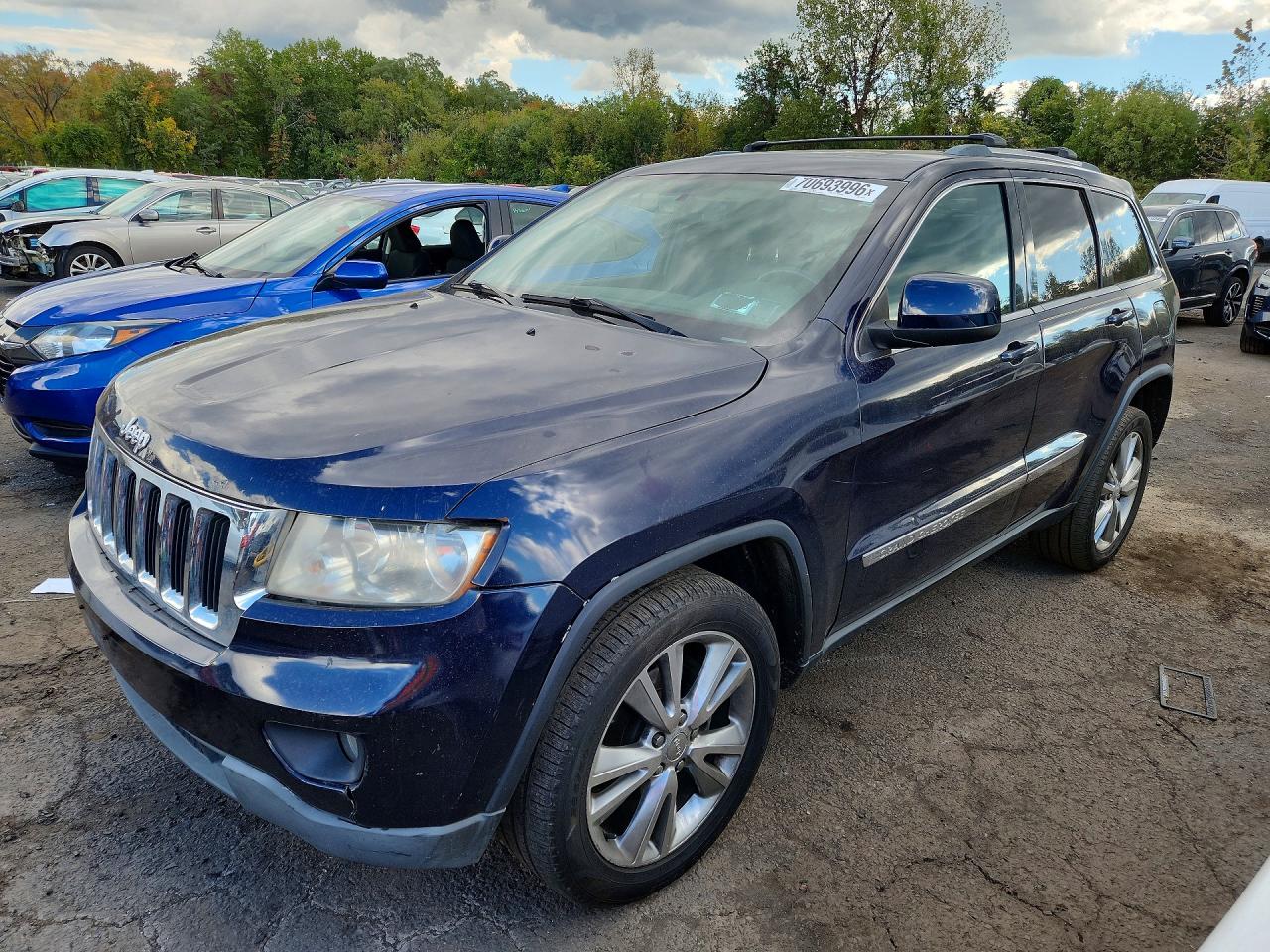 2013 JEEP CHEROKEE Laredo — Front 3/4