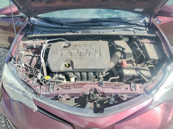 2017 TOYOTA COROLLA — Engine bay