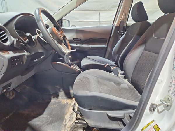 2021 NISSAN KICKS — DENT