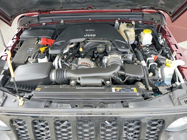 2021 JEEP GLADIATOR Sport — Engine bay