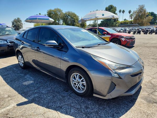 2016 TOYOTA PRIUS — Passenger 3/4