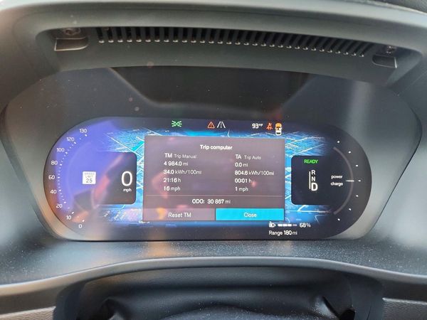 2023 VOLVO C40 Ultimate Dark — ODOM