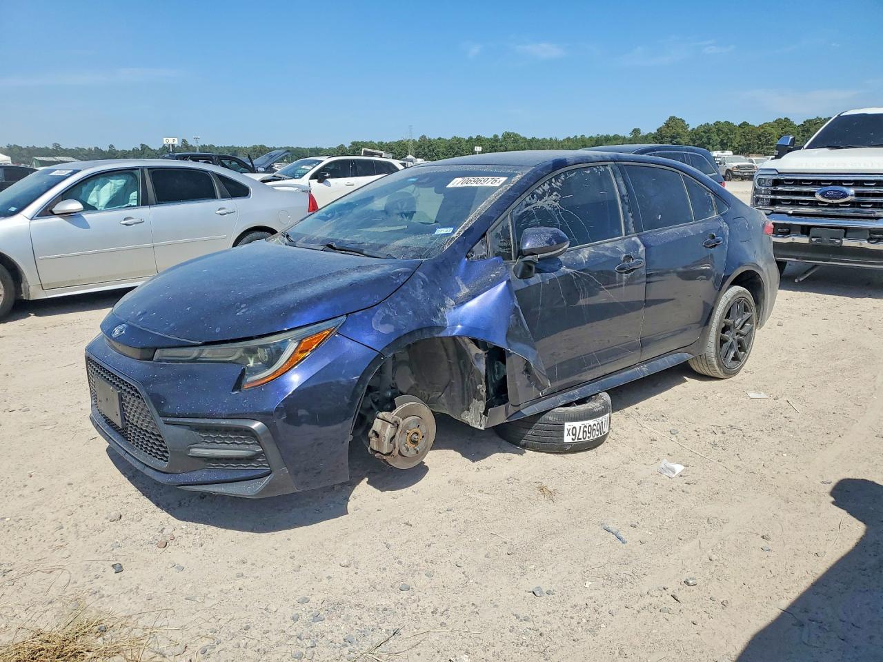 2020 TOYOTA COROLLA SE, CVT — Front 3/4