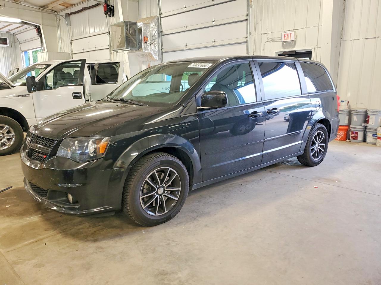 2015 DODGE GRAND CARAVAN SXT — Front 3/4