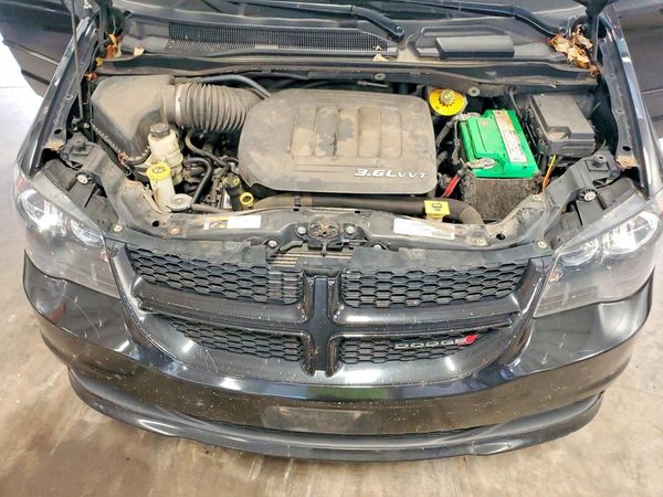 2015 DODGE GRAND CARAVAN SXT — Engine bay