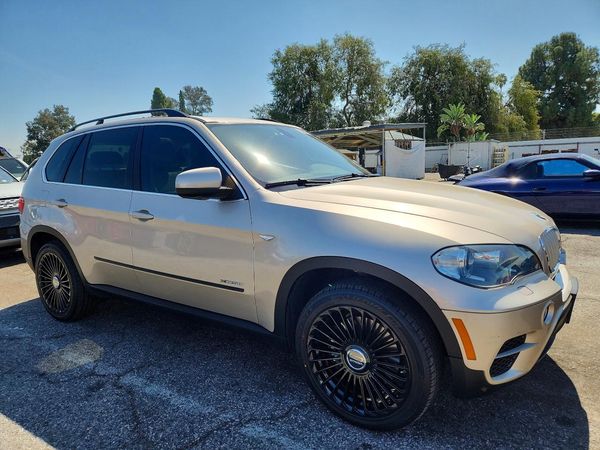 2013 BMW X5 xDrive50i — Passenger 3/4