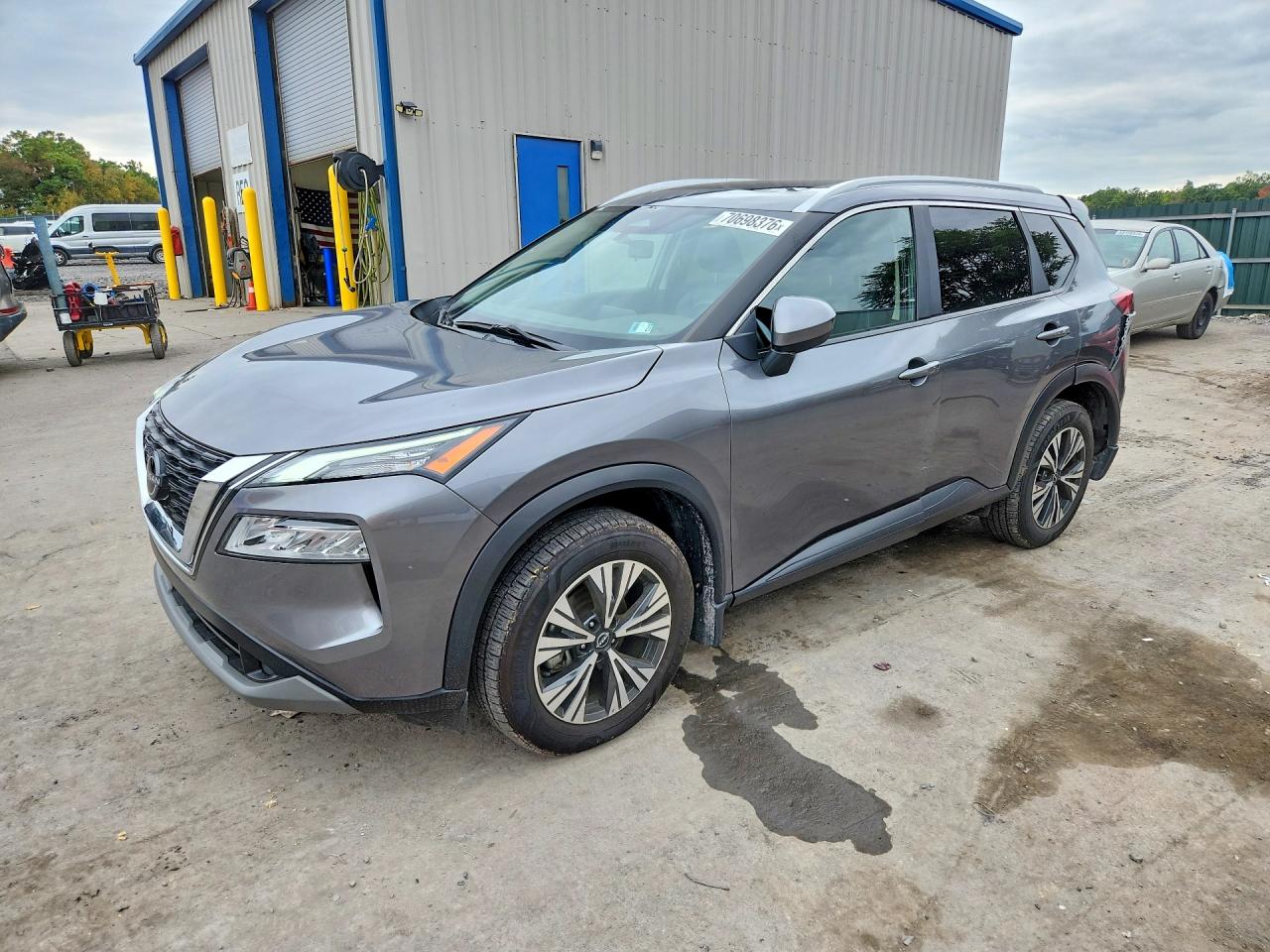 2023 NISSAN ROGUE SV — Front 3/4
